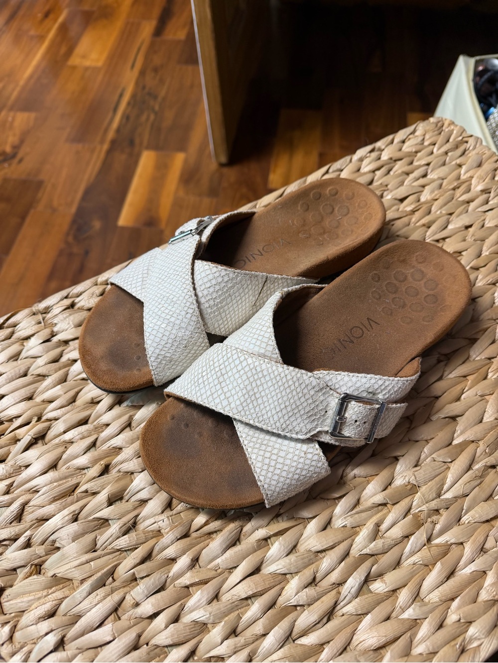 Vionic White Crisscross Margorie Buckle Slide Sandals